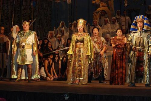 ДБЭТ-ын тайзнаа дэлхийн сонгодгууд ”амилна”